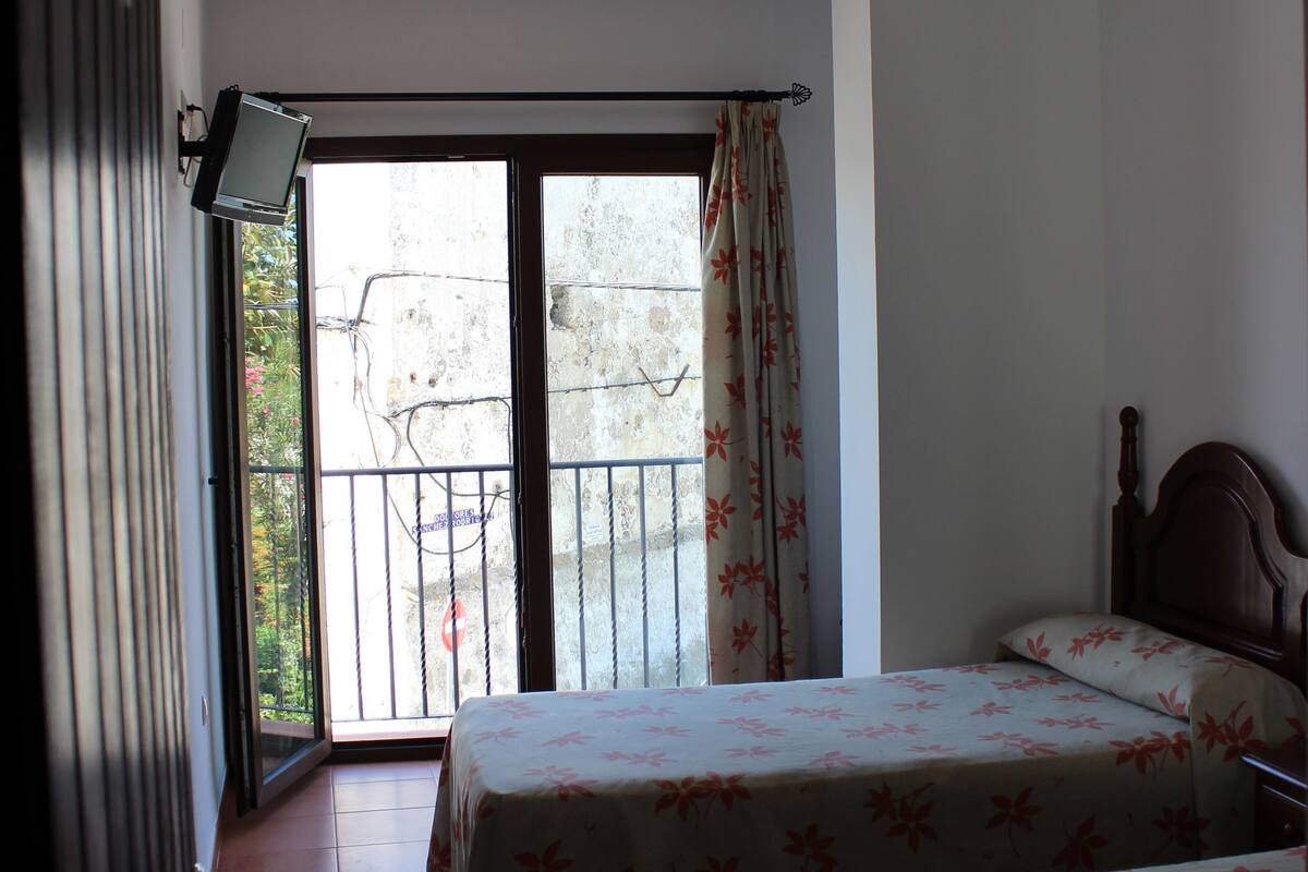 Free WiFi, bed sheets