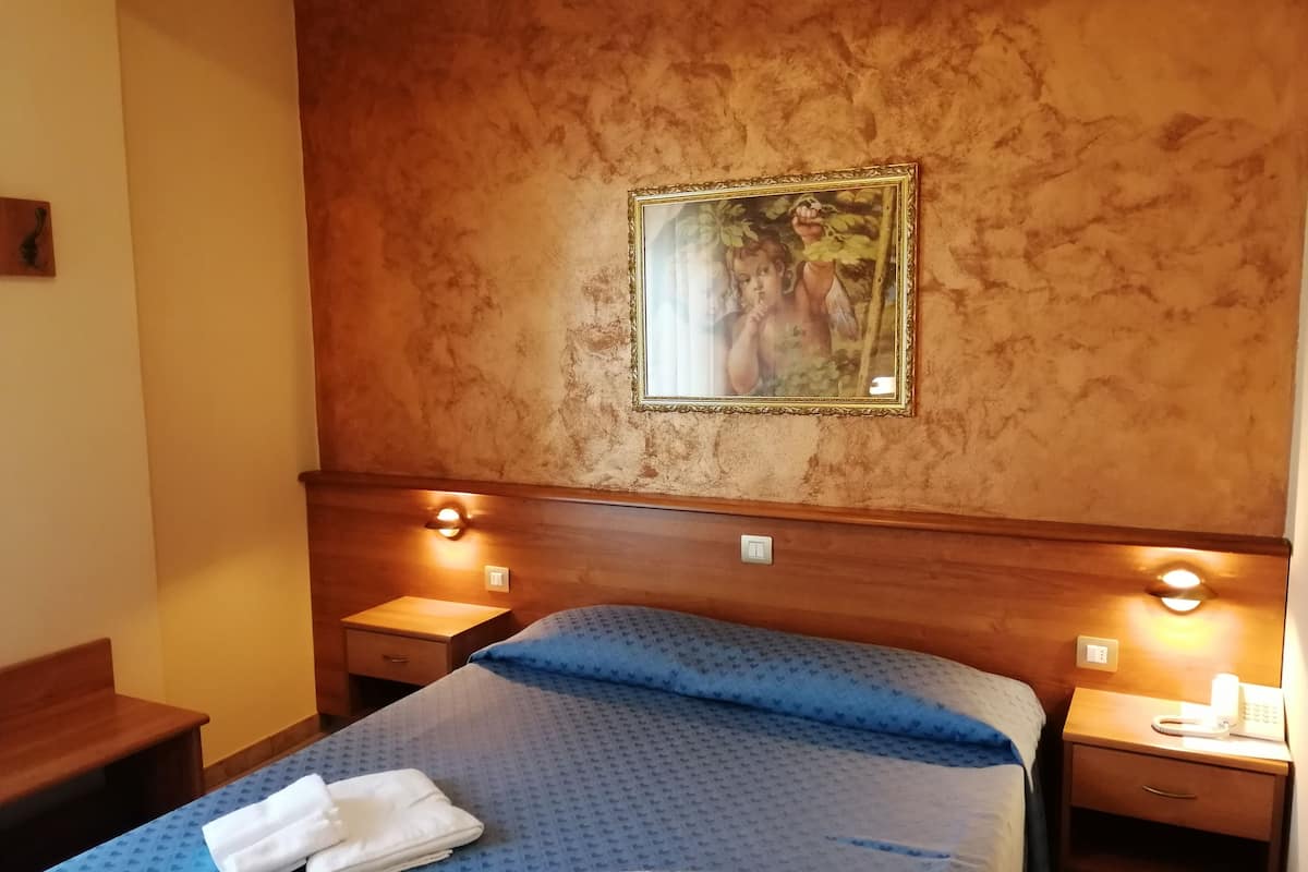 Double Room | Premium bedding, in-room safe, desk, cribs/infant beds