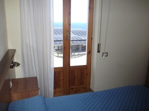 Double Room | Premium bedding, in-room safe, desk, cribs/infant beds - Hotel Il Vulcano (Tropea)