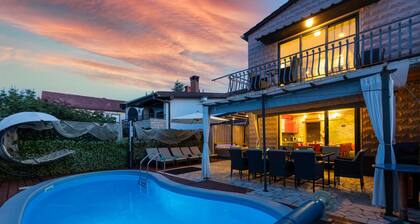 Nice home in Vantacici with WiFi