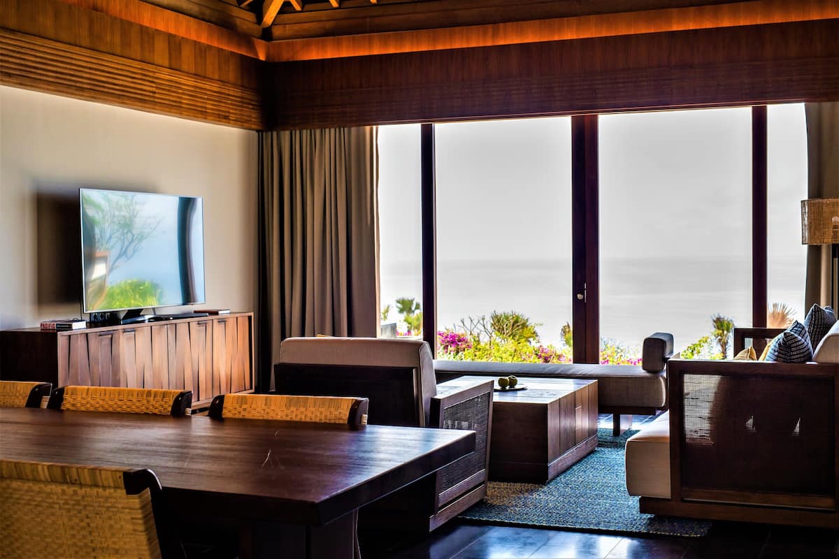 Cliff Pool Villa - Two Bedroom With Ocean View | Woonruimte | Een ledtelevisie