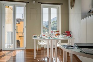 Dagelijks continentaal ontbijt (EUR 7.50 per persoon)