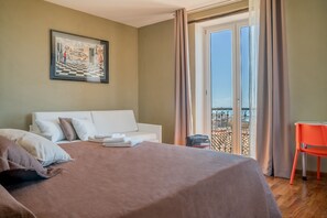 Chambre Familiale, vue mer (Via Porta di Ronca, 27)