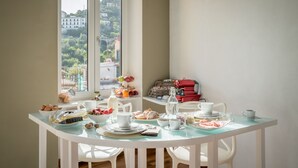 A breakfast table set with plates, cups, and a variety of food items. - Plaium Montis (Salerno)