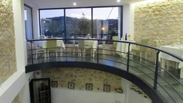 Daily continental breakfast (EUR 9.75 per person)