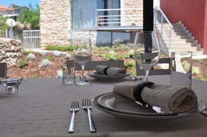 Premium bedding, desk, rollaway beds, free WiFi - Agartha Boutique Hotel - StoneHouse (Tomar)