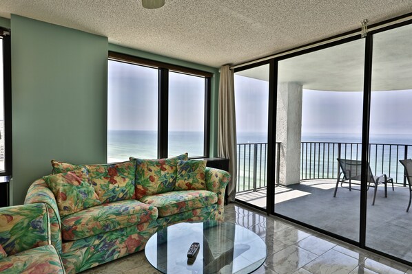 Flatscreentelevisie en een dvd-speler