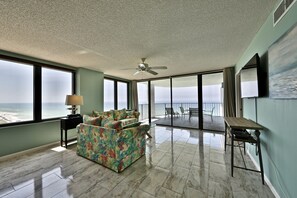 Flatscreentelevisie en een dvd-speler