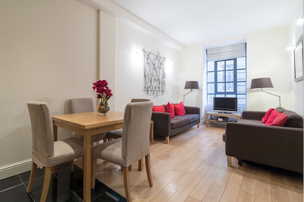 Apartment, 2 Bedrooms | Living area