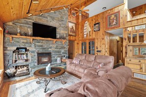 تلفزيون ذكي، مدفأة، كرة قدم الطاولة، كُتُب