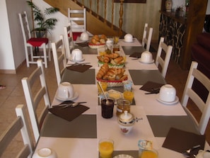 Tägliches inbegriffenes einheimisches Frühstück