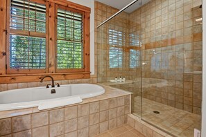Combined shower/tub, hair dryer, towels - RMR: Granite Ridge Homestead 3091 in Teton Village (Teton Village)
