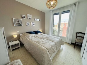 2 bedrooms - Seaside Apartment, 3 Rooms, 6 Sleeps, 150m from Beach, Narbonne Plage (Narbonne)