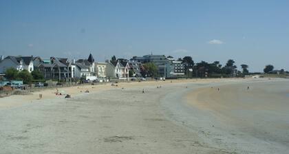 Longére A Larmor-Plage, authentic charm of the stone.