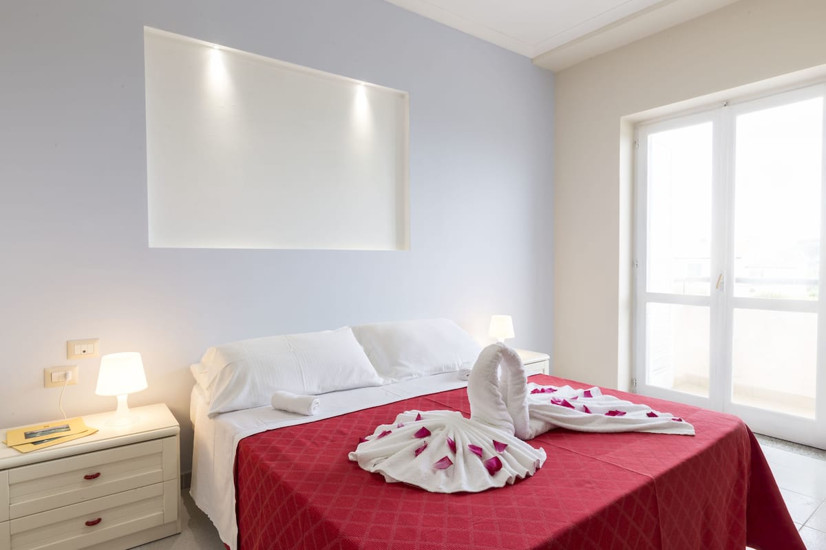 1 chambre, literie de qualité supérieure, bureau, rideaux occultants
