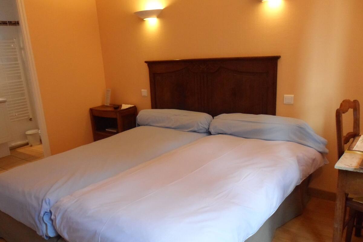 Kamar Twin, ensuite