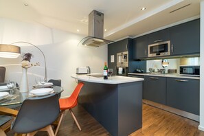 Apartment, 2 Bedrooms | Private kitchen | Full-sized fridge, microwave, oven, stovetop - Austin David Apartments - Stylish (London)