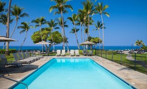 Piscina all'aperto, una piscina riscaldata