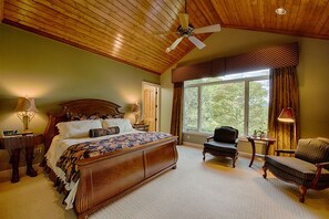 4 bedrooms, desk, iron/ironing board, free WiFi
