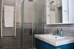 Shower, free toiletries, hair dryer, towels