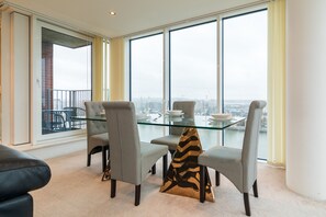 In-room dining - Austin David Apartments - New Island (London)