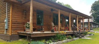 RIVERFRONT ADIRONDACK LOG CABIN