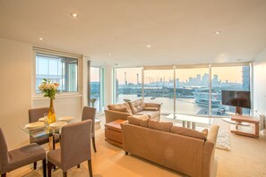 Apartment, 2 Bedrooms | Living room