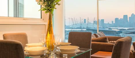 Apartment, 2 Bedrooms | In-room dining