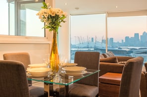Apartment, 2 Bedrooms | In-room dining - Austin David Apartments - Riverstate (London)