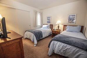 3 bedrooms, iron/ironing board, free WiFi, bed sheets - Carnelian Woods # 128 by Hauserman Rental Group (Carnelian Bay)