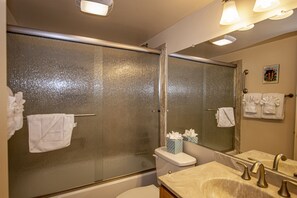 Combined shower/bathtub, hair dryer, towels - Carnelian Woods # 128 by Hauserman Rental Group (Carnelian Bay)