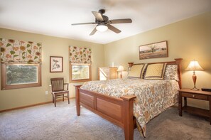 5 dormitorios, escritorio, tabla de planchar con plancha y cuna de viaje