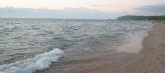 Precioso 5 dormitorios en el lago Leelanau! A pie de la ciudad, nr bodegas, incluido muelle / canoa / kayak
