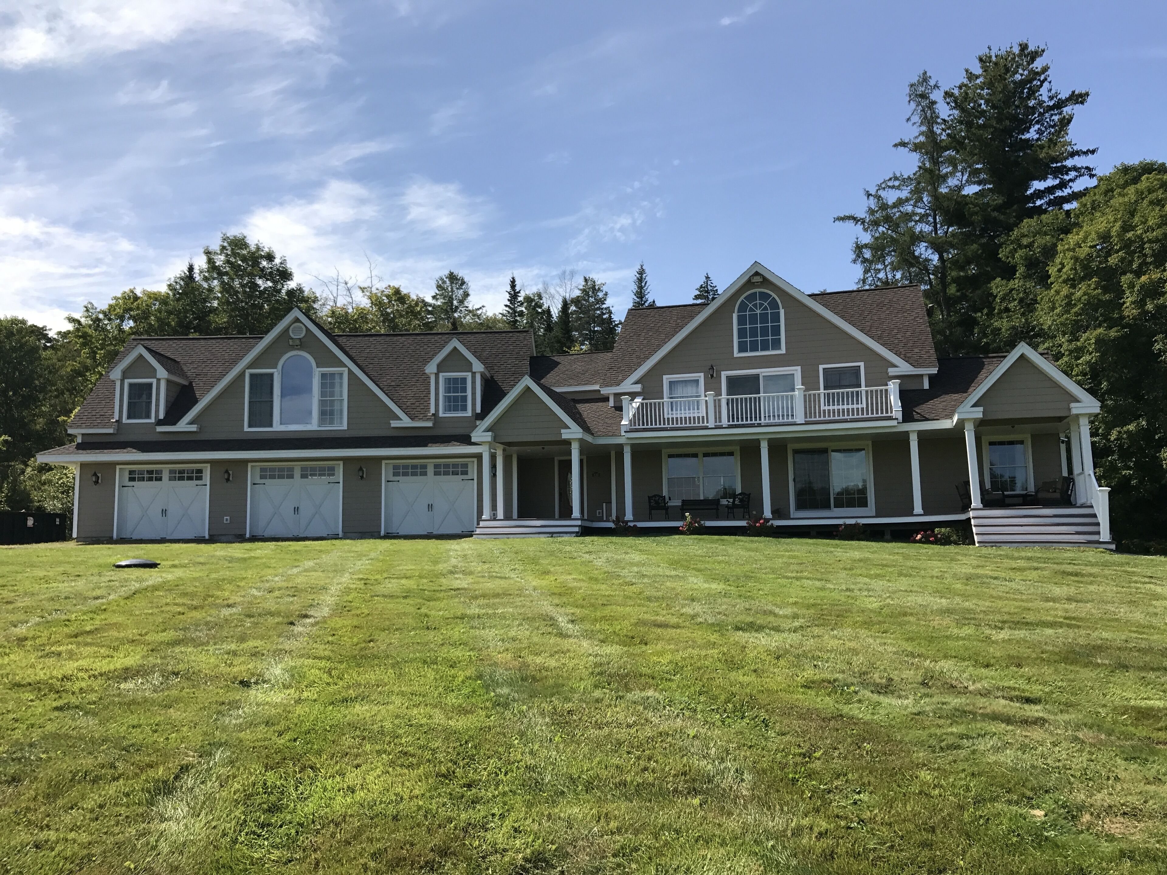 Large beautifully renovated home close to Mt Snow and Hermitage
