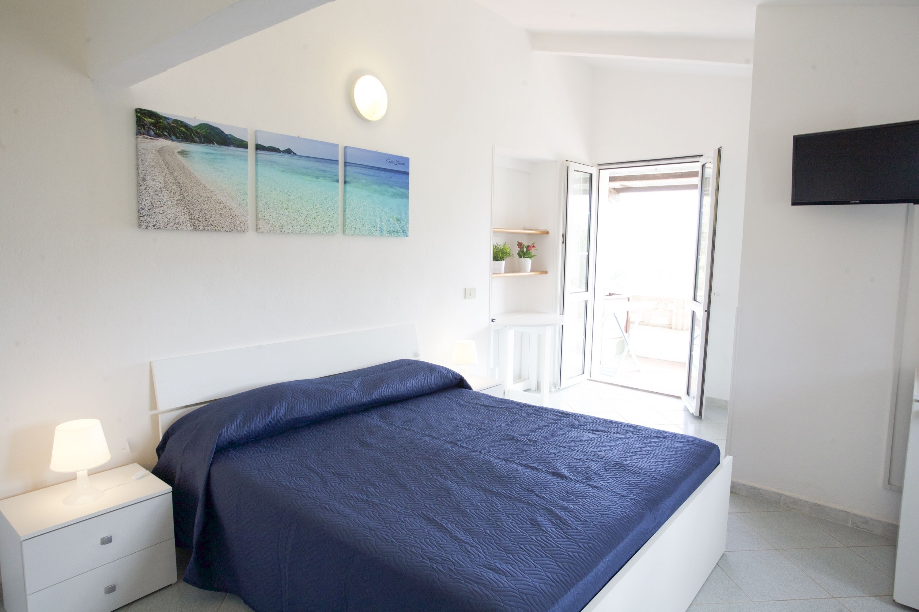 Estudio (6) | 1 habitación, decoración personalizada, muebles diferentes y escritorio 