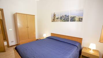 Apartment, 2 Bedrooms, Garden Area (5) | 1 bedroom, individually decorated, individually furnished, desk