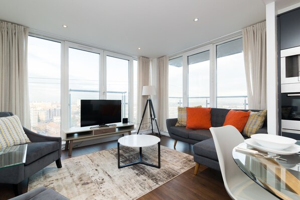 Apartment, 2 Bedrooms | Living room | Flat-screen TV - SkyViews by Austin David Apartments (London)
