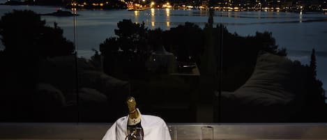 Habitación doble, 1 cama King size, vista al mar | Vista a la ciudad