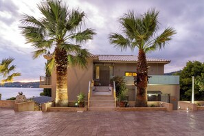 Property entrance - Core Luxury Suites (Skiathos)