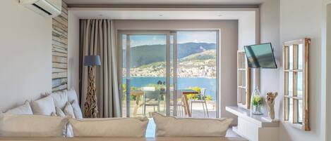 Suite, 2 Bedrooms, Sea View | Living area