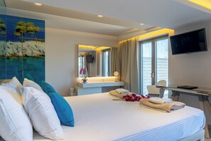 Minibar, in-room safe, desk, blackout drapes - Core Luxury Suites (Skiathos)