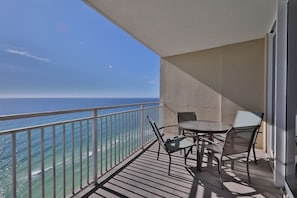 Outdoor dining - Emerald Beach #2027 3BR+Bunk 3.5 BA Early Booking Discount 2 Free Beach Chair (Panama City Beach)