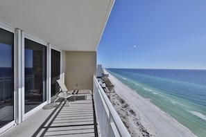 Property grounds - Emerald Beach #2027 3BR+Bunk 3.5 BA Early Booking Discount 2 Free Beach Chair (Panama City Beach)