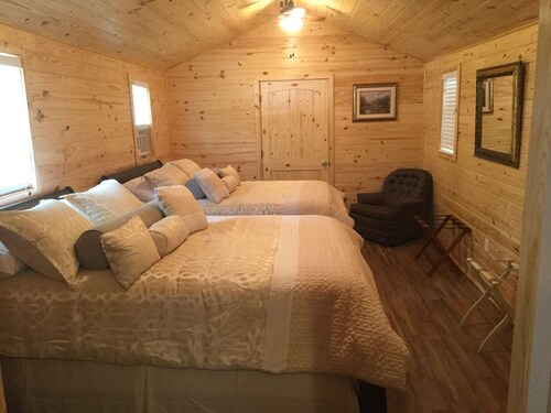 Cabin #3, NASHVILLE, Memphis, Kentucky Lake, Birdsong , Loretta Lynns, Paris Tn