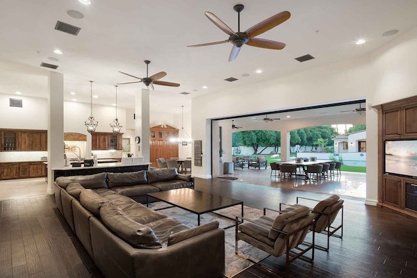 Seamless living room access to the backyard