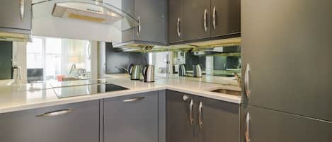 Apartment, 1 Bedroom | Private kitchen | Full-sized fridge, microwave, oven, stovetop