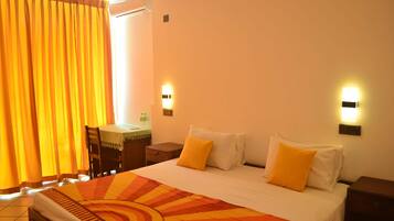 Standard Double Room | Desk, bed sheets
