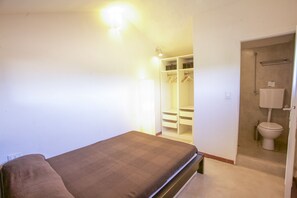 3 Schlafzimmer, Schreibtisch