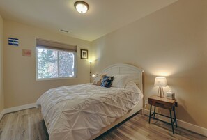 3 室のベッドルーム、アイロン / アイロン台、WiFi (無料)、ベッドシーツ