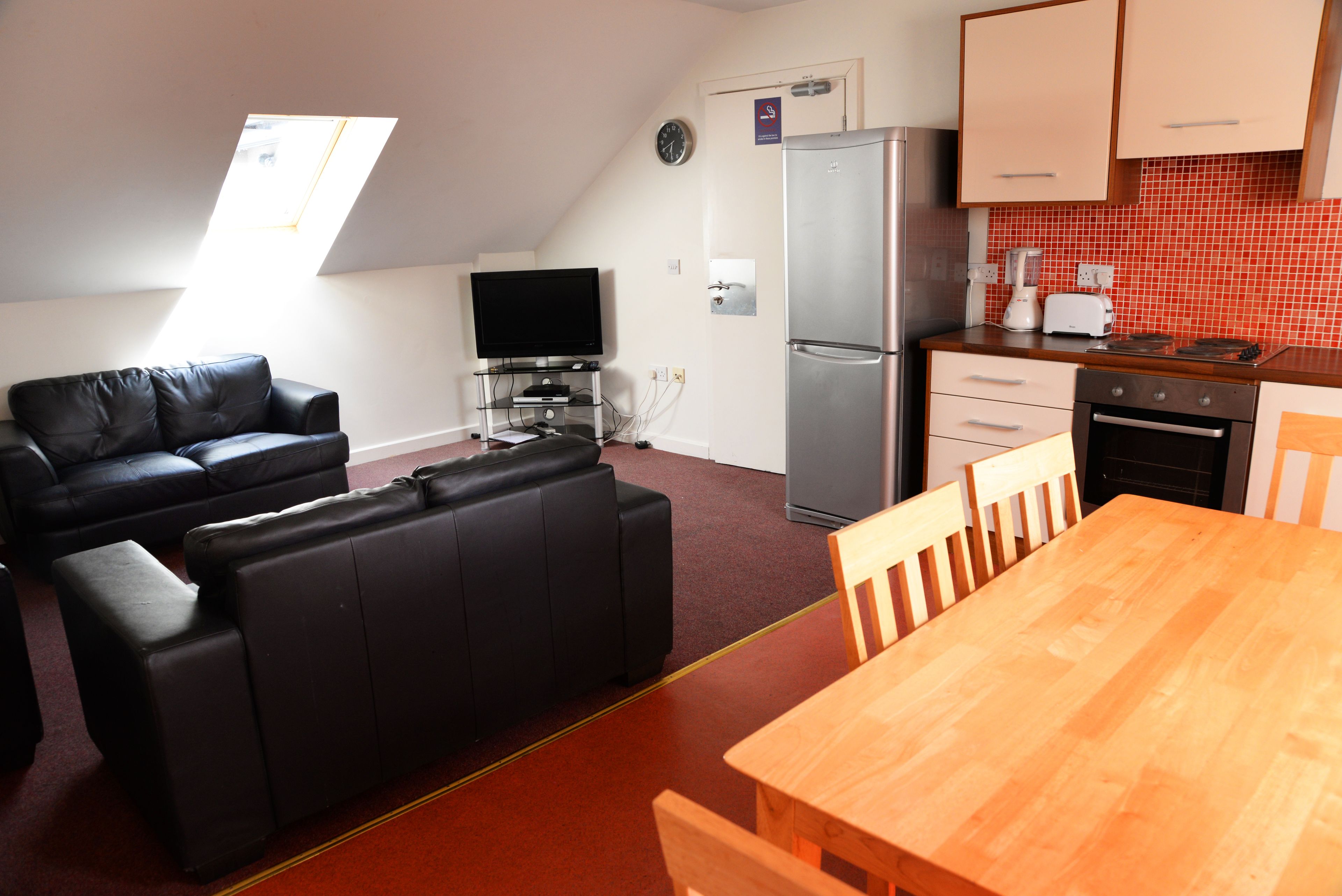 basic double room, 1 double bed, shared bathroom | private kitchen